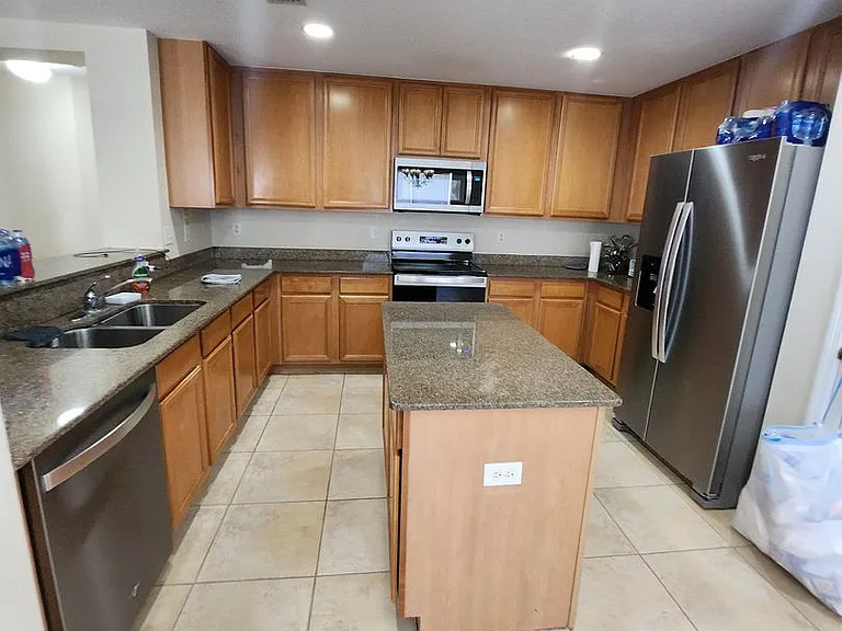 160 Scotch St SW — Photo 2