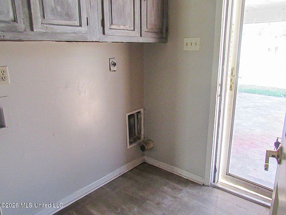 3rd image of 502 Brownsferry Rd