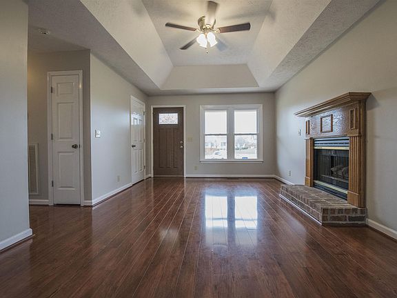 4th image of 109 Camden Ct