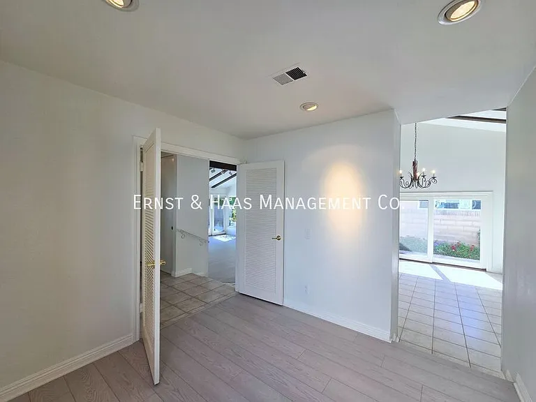 10835 Slater Ave — Photo 9