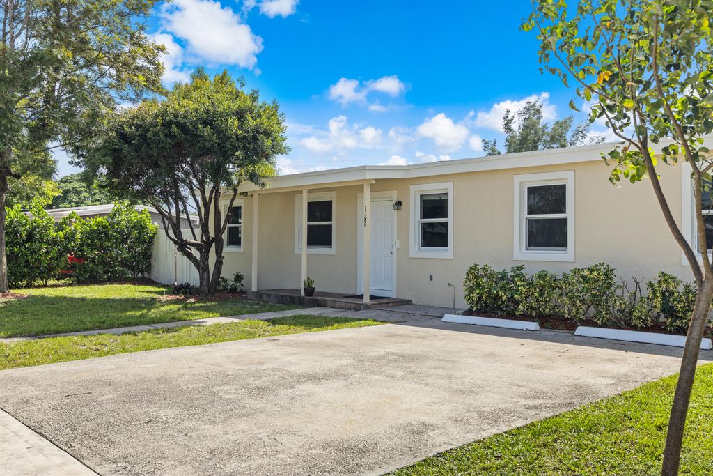 1388 NE 54TH Street, photo 4