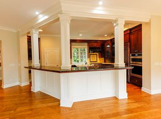 975 Lake Front Rd, Lake Oswego, OR 97034