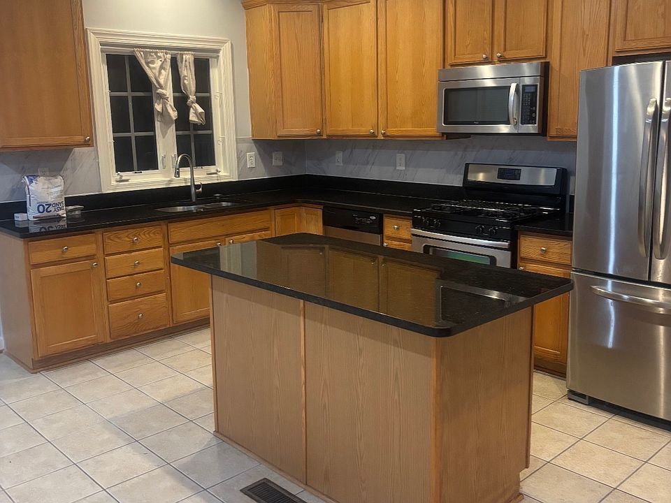 1st image of 5 Webster Hill Ct