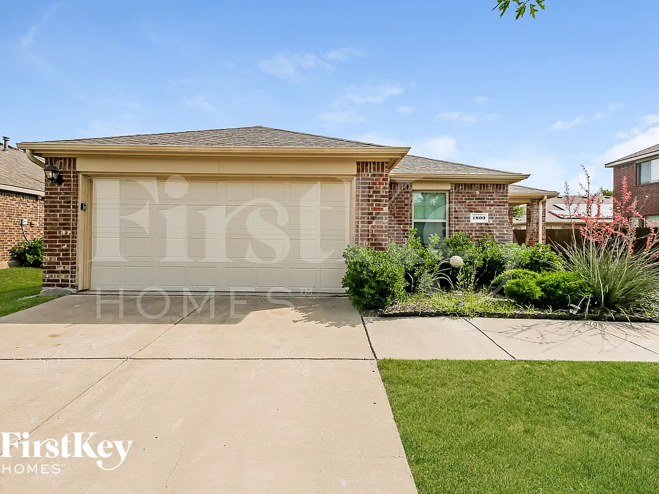 1800 Arbordale Way