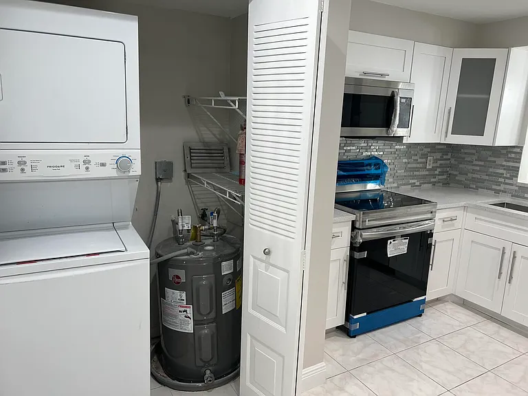 24 Abbey Ln #204 — Photo 3