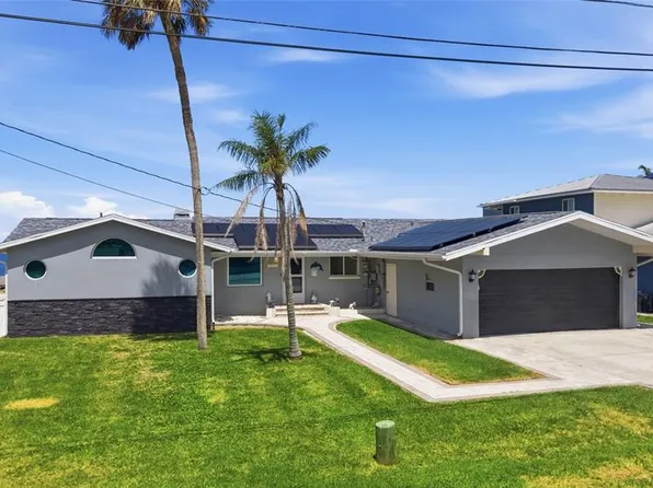 8211 Hayward Ln, Port Richey, FL 34668