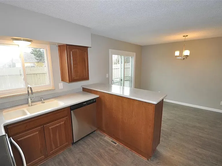 3671 W Union Ave — Photo 8