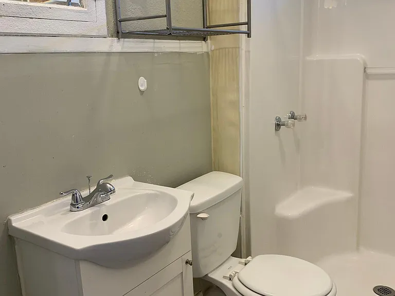 107 E Highland Blvd — Photo 9