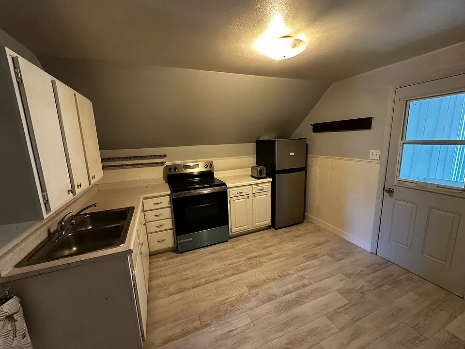285 Gateway Rd #3