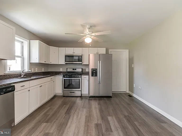 1501 Echo St — Photo 2