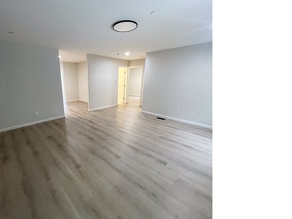 5th image of 17 Central Dr #A