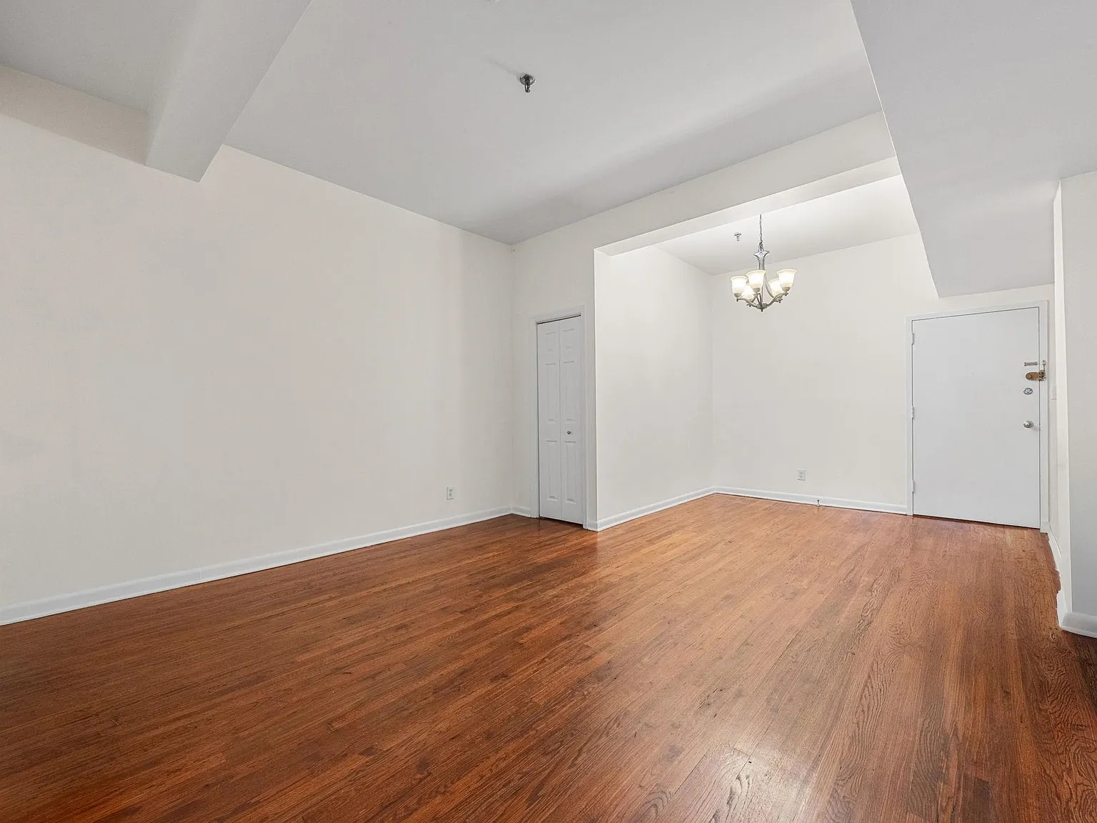 227 Christopher Columbus Dr — Photo 2