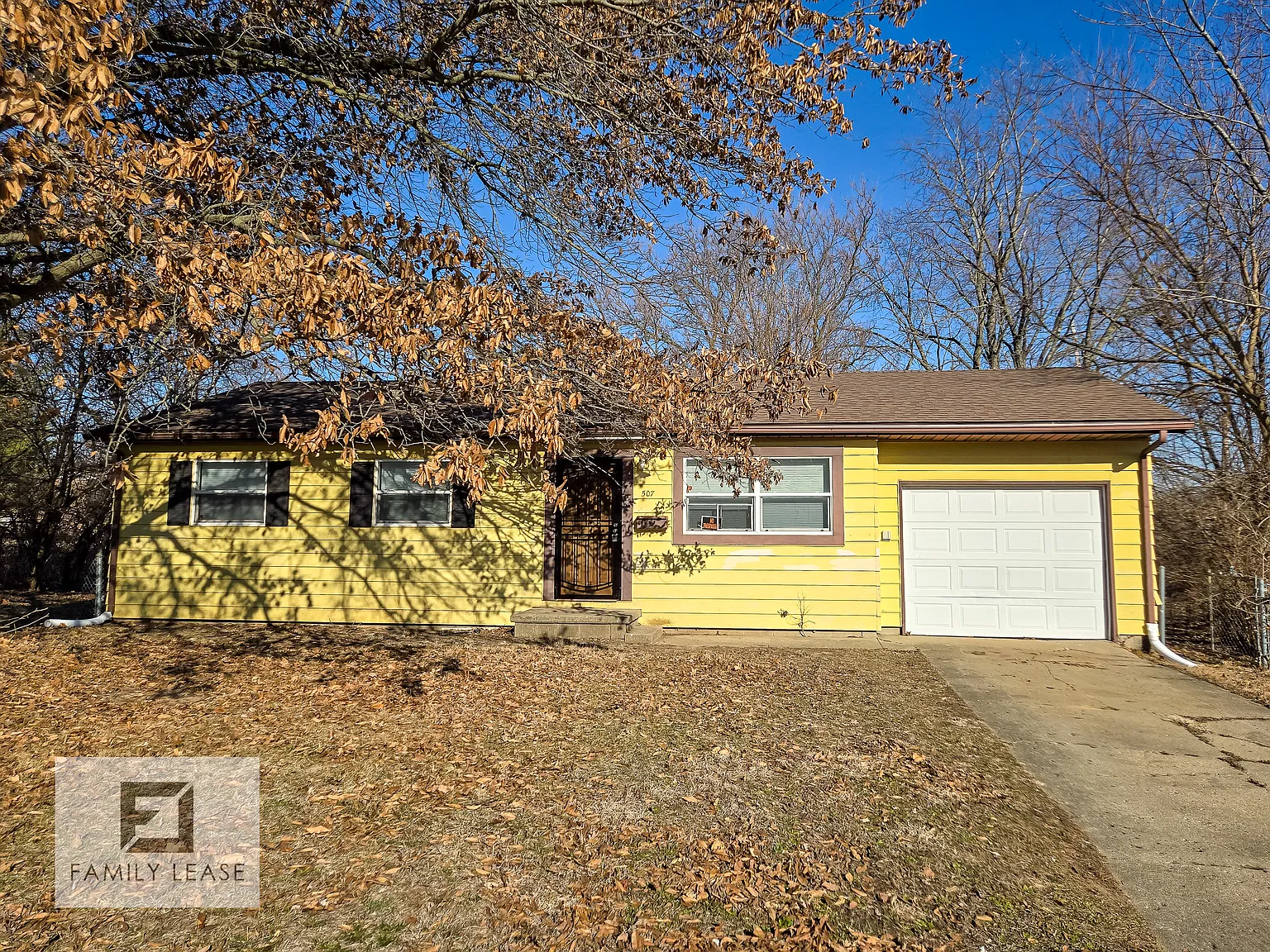 3 bed, 1.5 bath, 988 sqft, $995 — Photo 1
