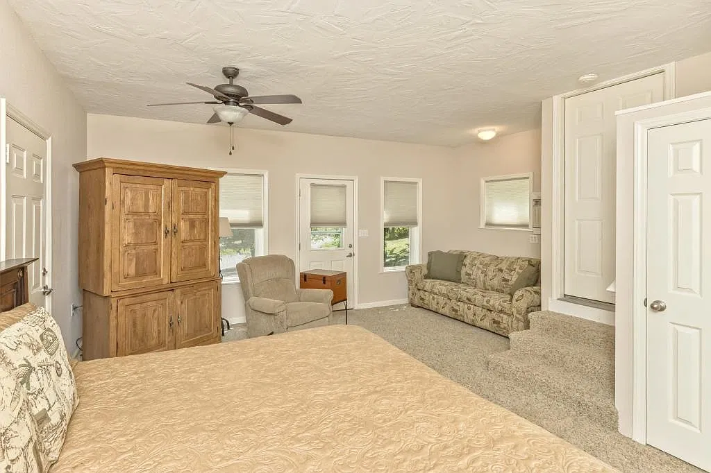 15 Beaverdam Knoll Rd — Photo 4