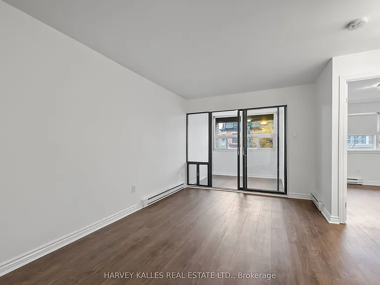 353 Queen St W #10 — Photo 10