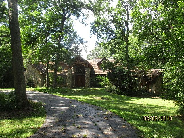 1st image of 3517 Woodland Ln