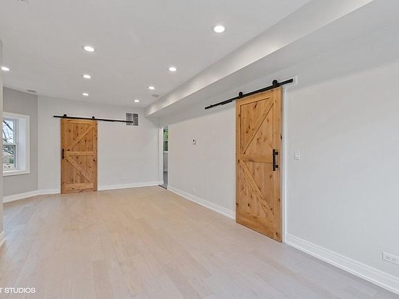 2nd image of 3502 S Artesian Ave #2