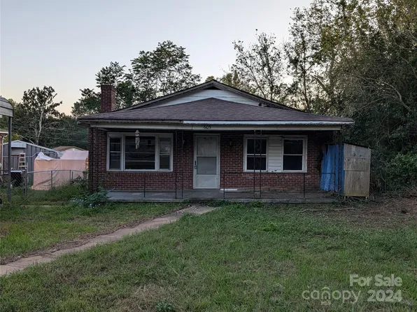 605 Railroad St, Lowell, NC 28098