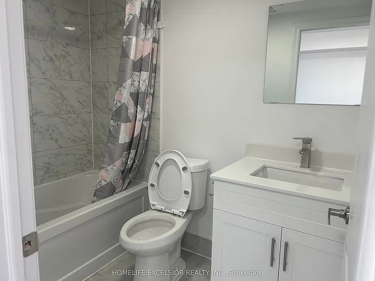 3 Simcoe St S #6 — Photo 4