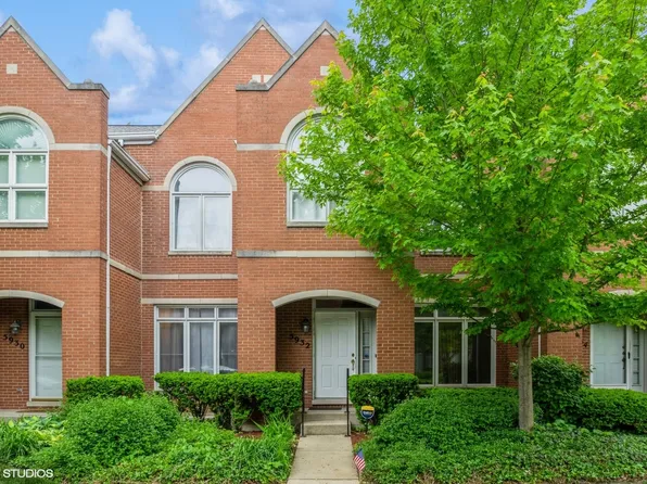 5932 N Sauganash Ln, Chicago, IL 60646