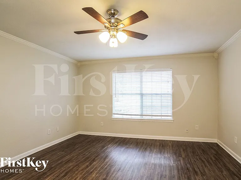 23015 Banquo Dr — Photo 7