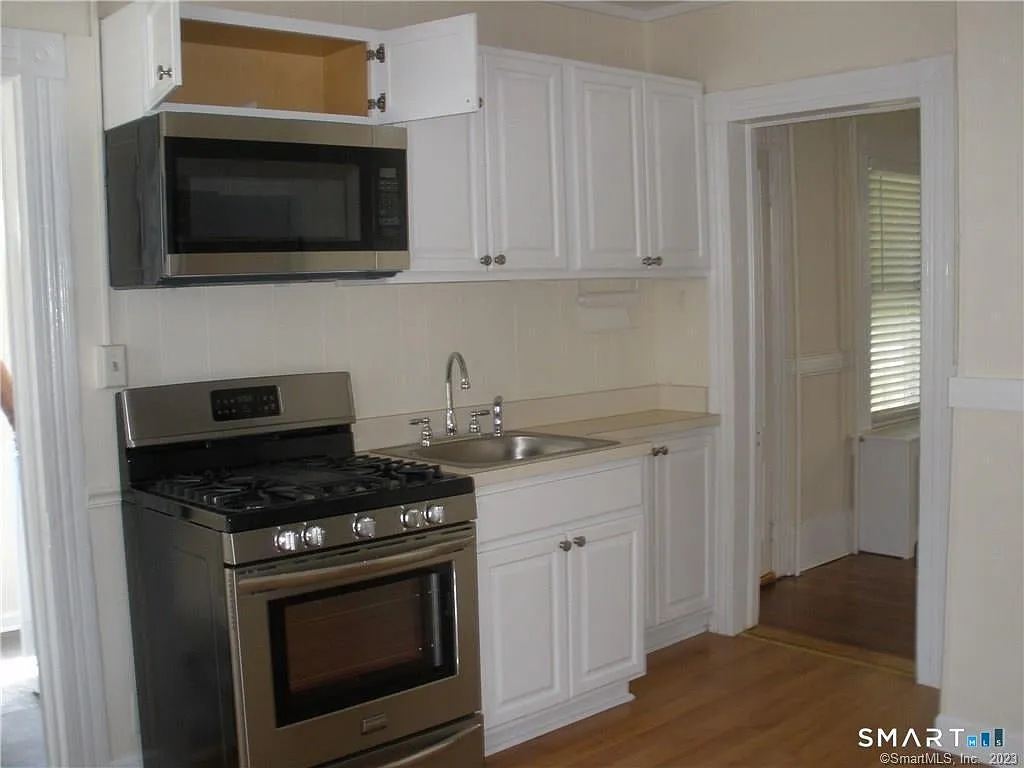 1 bed, 800 sqft, $2,100 — Photo 3