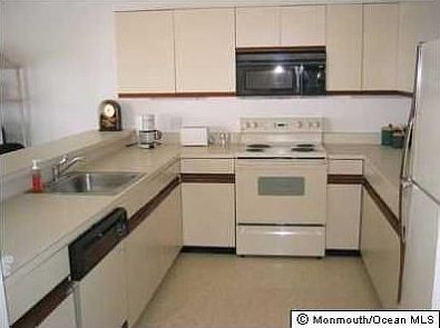 3rd image of 310 West Ave APT J-2