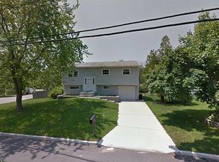 20 Holiday Park Dr, Centereach, NY 11720