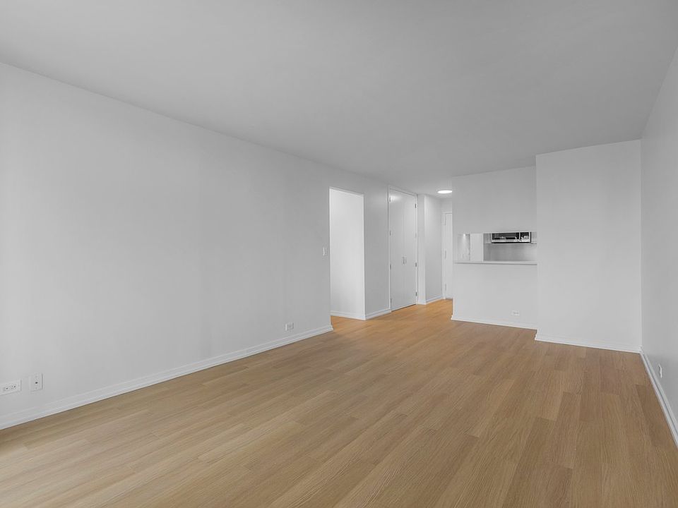 1st image of 124 W 60th St #15K