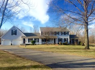 5 Strawberry Ln, Flemington, NJ 08822