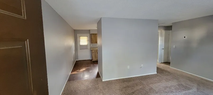Freshly Updated 2BR Duplex in Lakeland - New Carpet and Paint — Photo 3