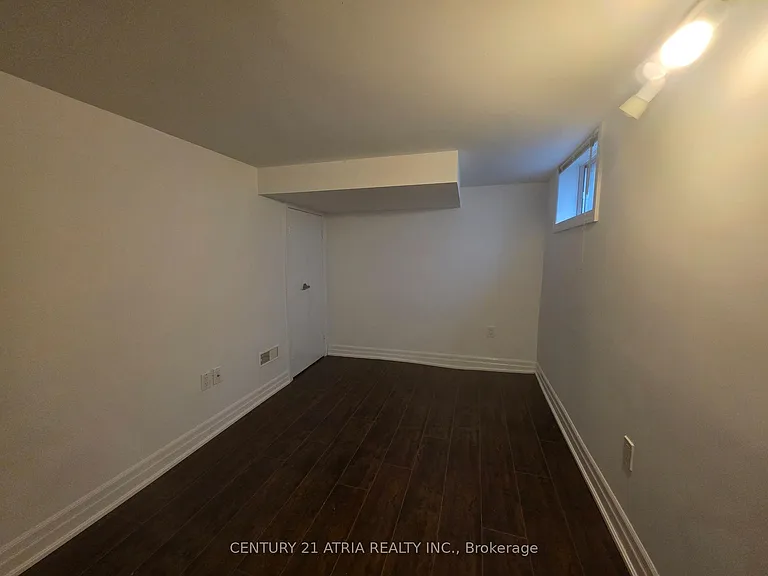 18 Grandview Ave #LOWER — Photo 6