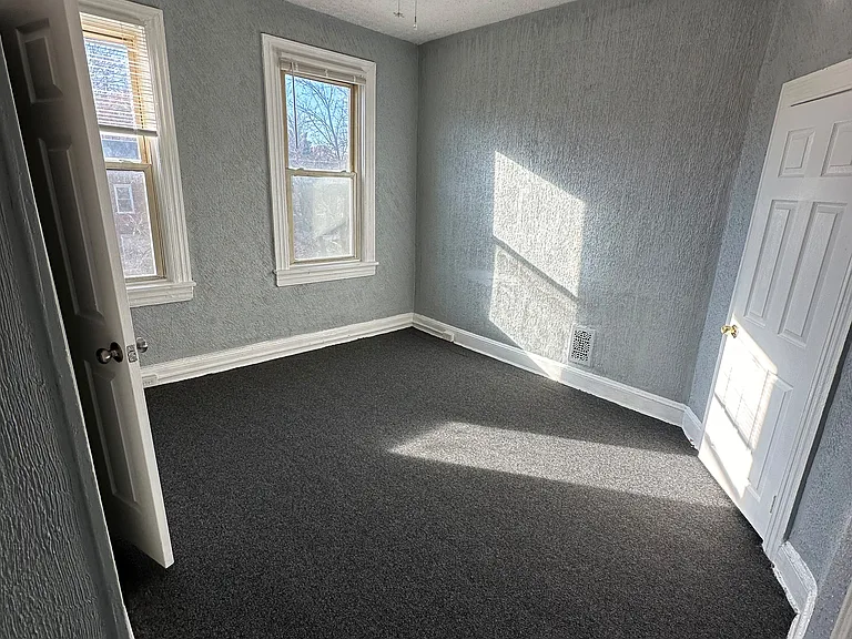 2712 Baker St — Photo 11