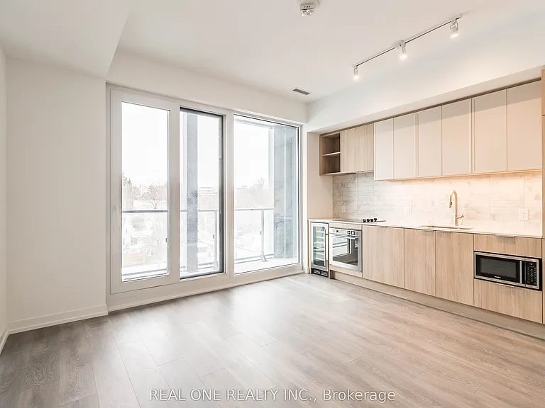 2020 Bathurst St #722 — Photo 9