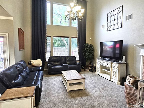 2nd image of 2200 OAK PLACE
