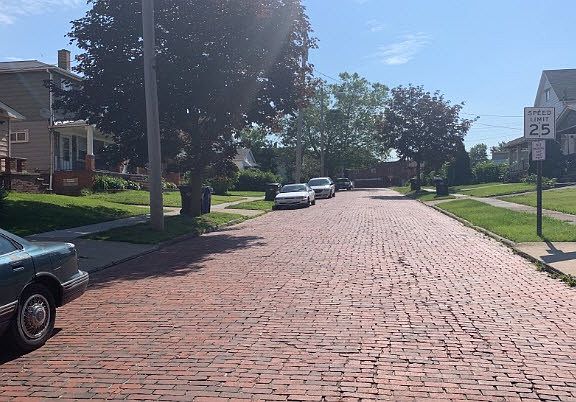 5th image of 7812 Bancroft Ave