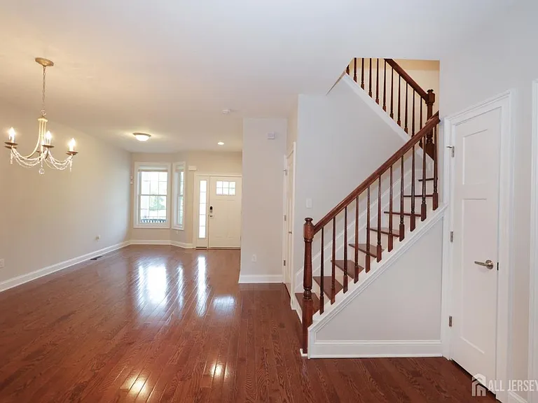 10 Gonzalez Dr — Photo 4
