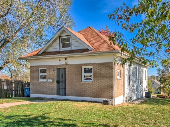 1612 N Hickory St, Crest Hill, IL 60403