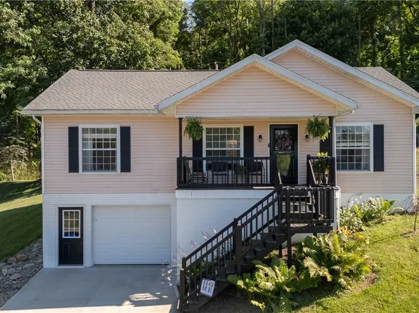 178 Kennedy Dr, Gnadenhutten, OH 44629