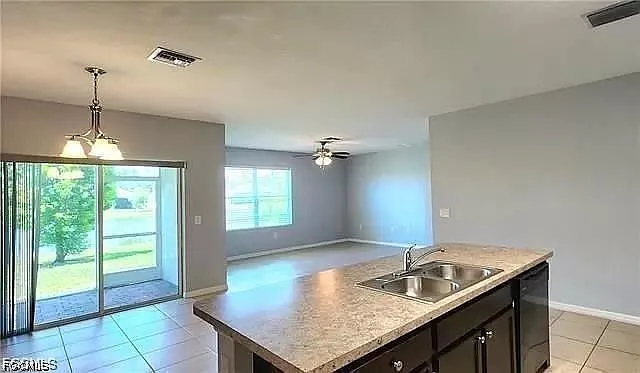 3 bed, 2.0 bath, 1828 sqft, $2,200 — Photo 3