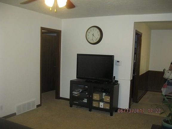 5th image of 504 Redwood Dr