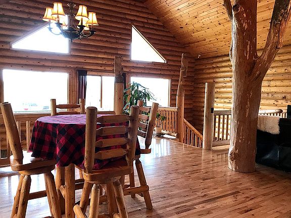 Eating area off kitchen 