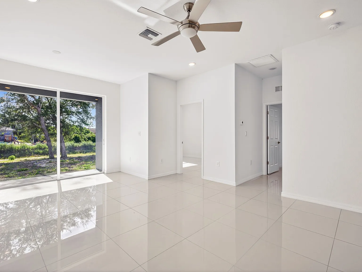 3 bed, 1200 sqft, $1,500 — Photo 3