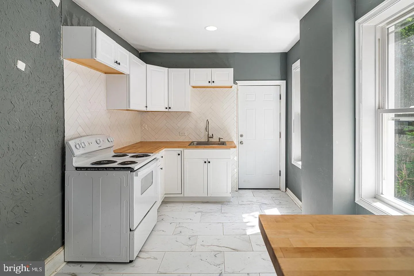 3 bed, 1.5 bath, 984 sqft, $1,700 — Photo 4