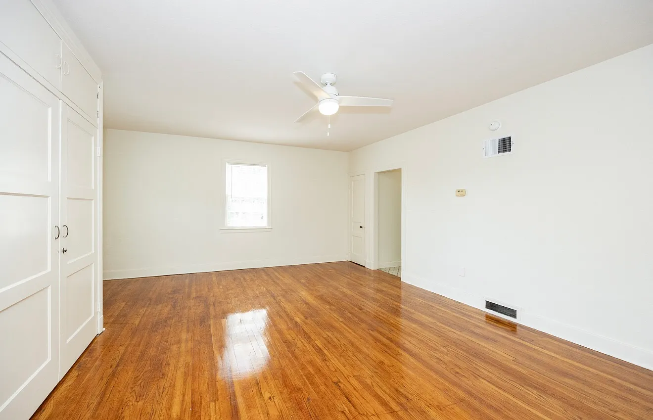 Studio, $850 — Photo 2
