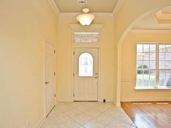 2nd image of 1015 S River Meadows Dr