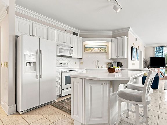 5th image of 4425 Arendell St Unit 101