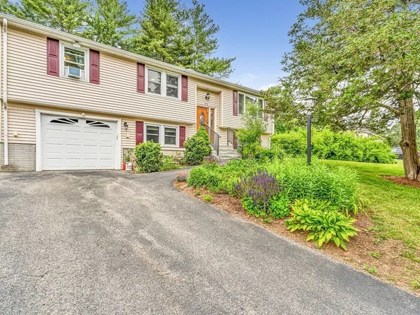 22 Susan Ln, Bellingham, MA 02019