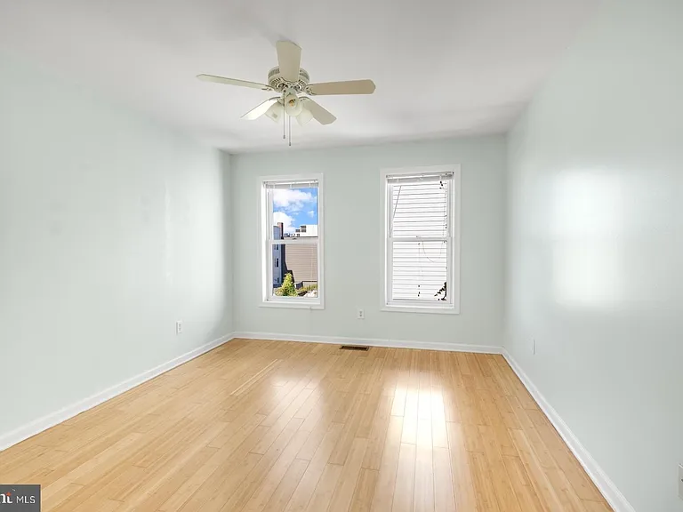 2476 Emerald St — Photo 18
