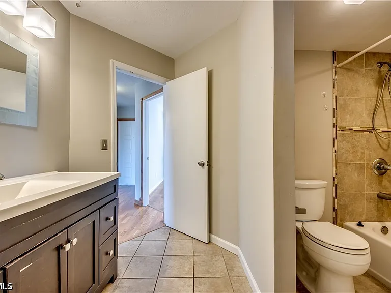 4616 SE 6th Ave #202 — Photo 15